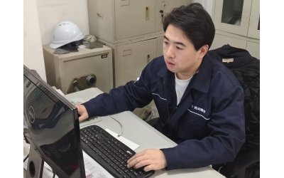 雙線作戰(zhàn)勇?lián)? 攻堅克難顯本色 &mdash;&mdash;記電機電氣廠技術組長兼生產組長陳嘉奇